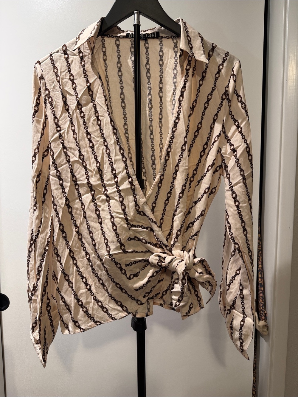 Audrey 3+1 Cream and brown Chain-Print Wrap Blouse size L new without tag